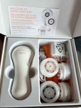 Clarisonic Mia 2 Sonic Facial Cleansing Brush Set White NIB 5 Brush Heads